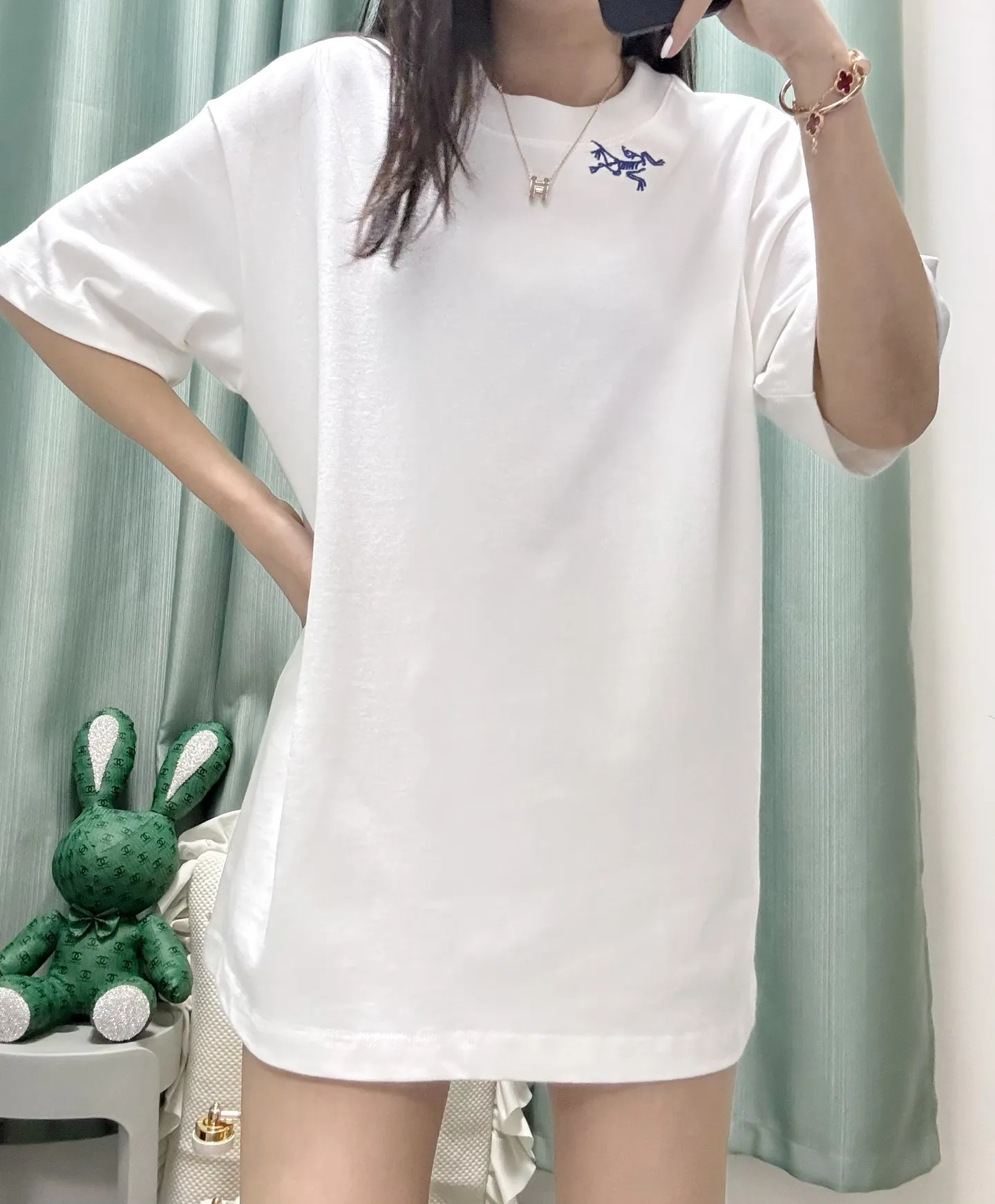 White ， Same Style